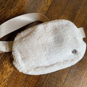 Lululemon Ivory Sherpa Everywhere Belt Bag - NWOT Never Used